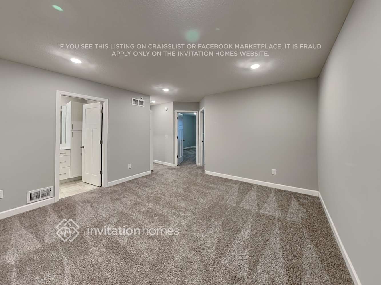 Building Photo - 10900 Everest Pl N