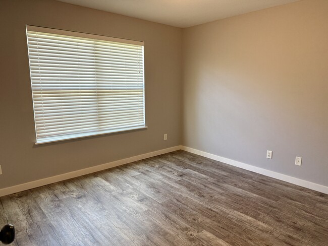 Building Photo - 5264 Blue Star Dr