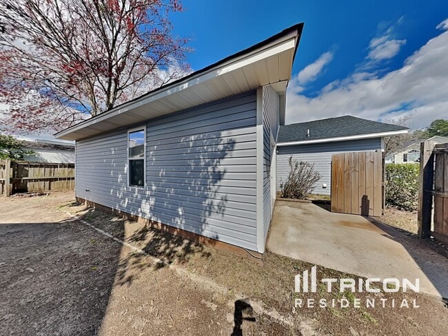 Building Photo - 418 Wallace Way