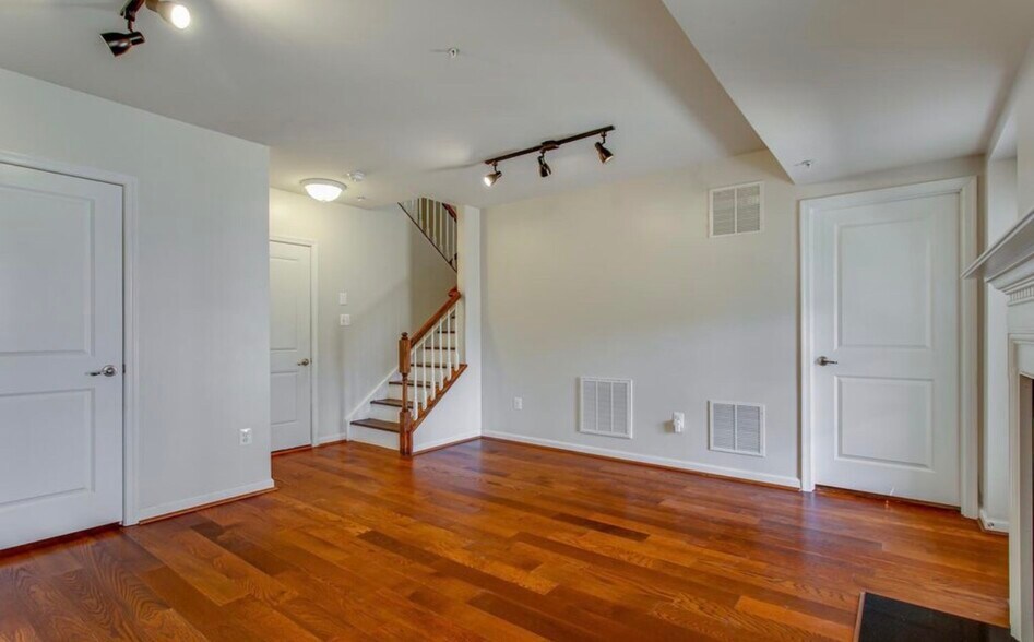 Building Photo - 3223 Careysbrook Ct