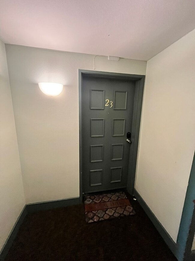 Building Photo - Move-In Ready 2-Bed Condo with Upgrades & ...