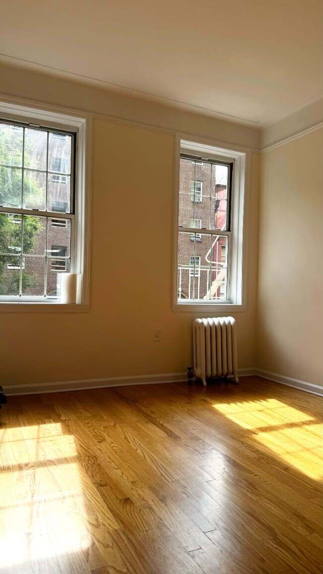 Primary Photo - 117 W 13th St