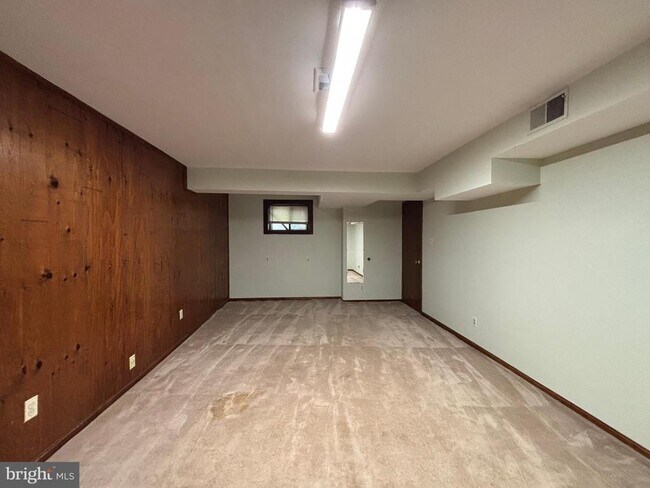 Building Photo - 8210 Riverside Rd