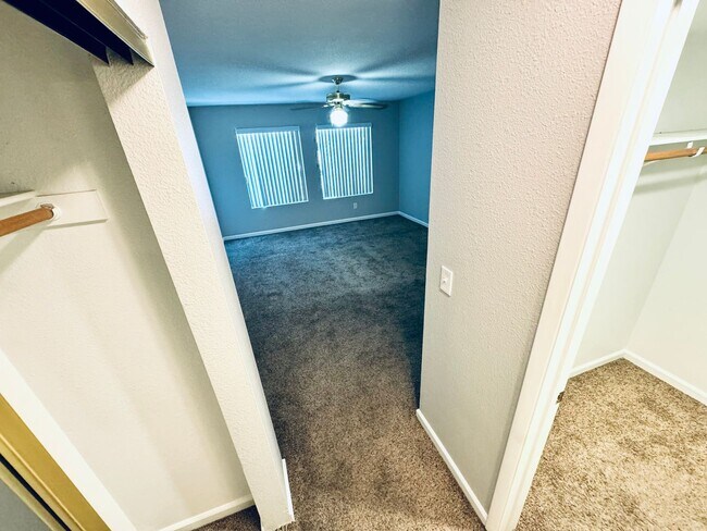 Building Photo - A Cozy 2 bedroom 2 bathroom with patio dow...