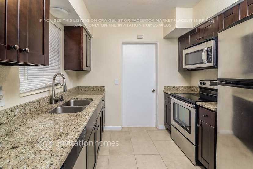 Building Photo - 10771 63rd Ave N