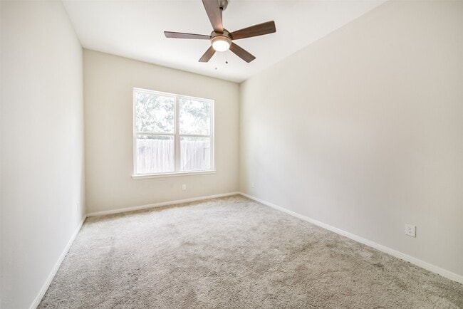 Building Photo - 10334 Solitaire Cir