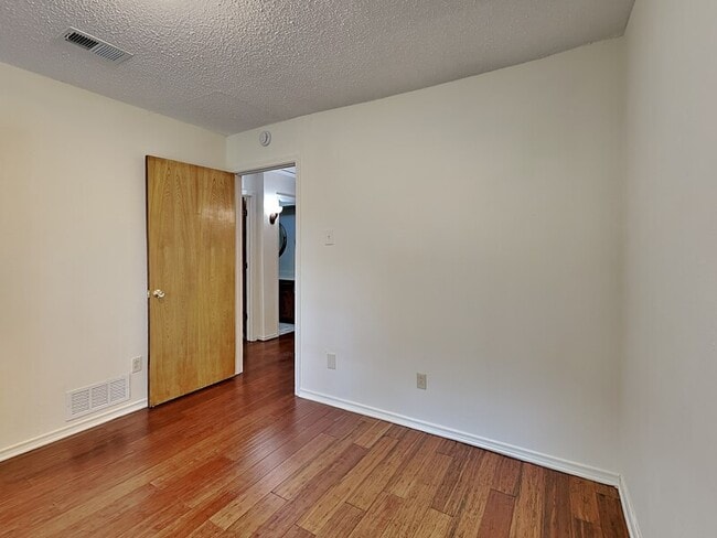 Building Photo - 205 Woodpark Ln