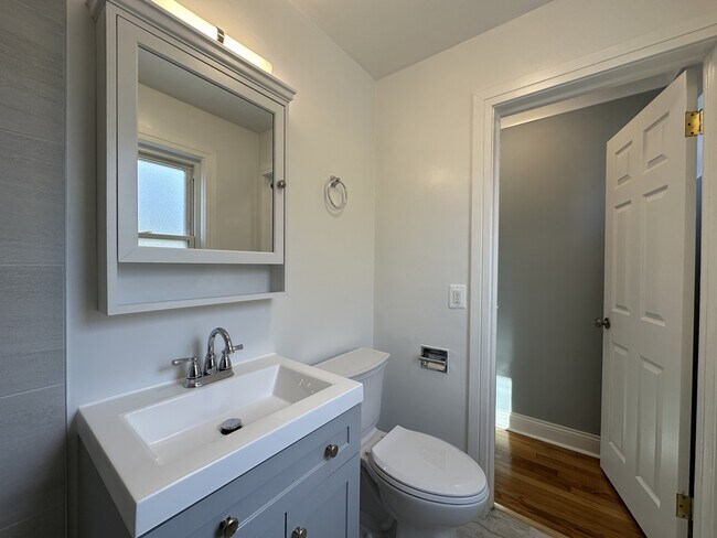 Building Photo - 2750 W North Shore Ave