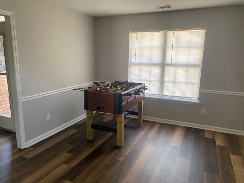 Building Photo - 3683 Old Ferry Rd