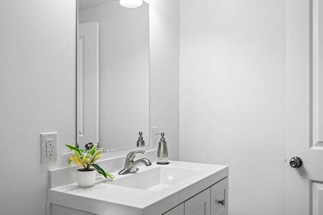 Building Photo - 1019 Central Ave