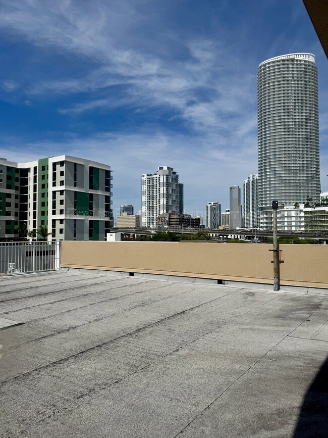 Building Photo - 498 SW 6th St