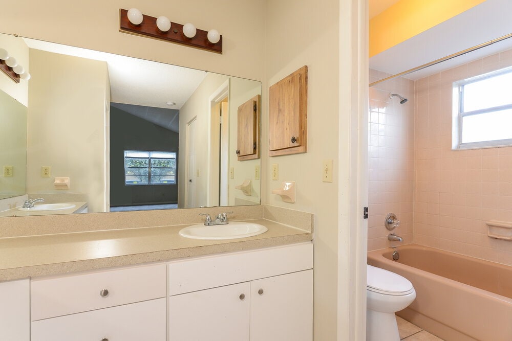 Building Photo - 16536 Lake Dr