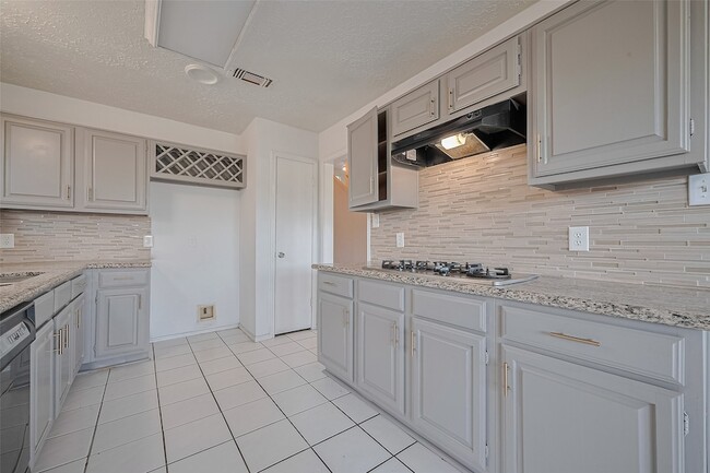 Building Photo - 2107 Creekshire Dr