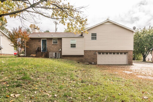 Building Photo - 5216 Roxborough Dr