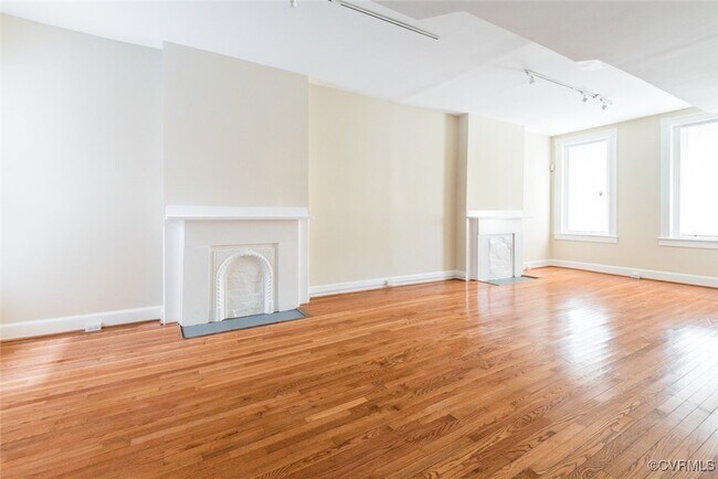 Building Photo - 623 St James St