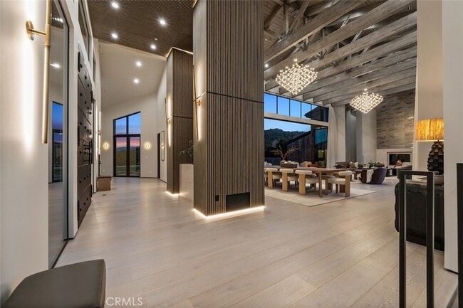 Building Photo - 3121 Old Topanga Canyon Rd