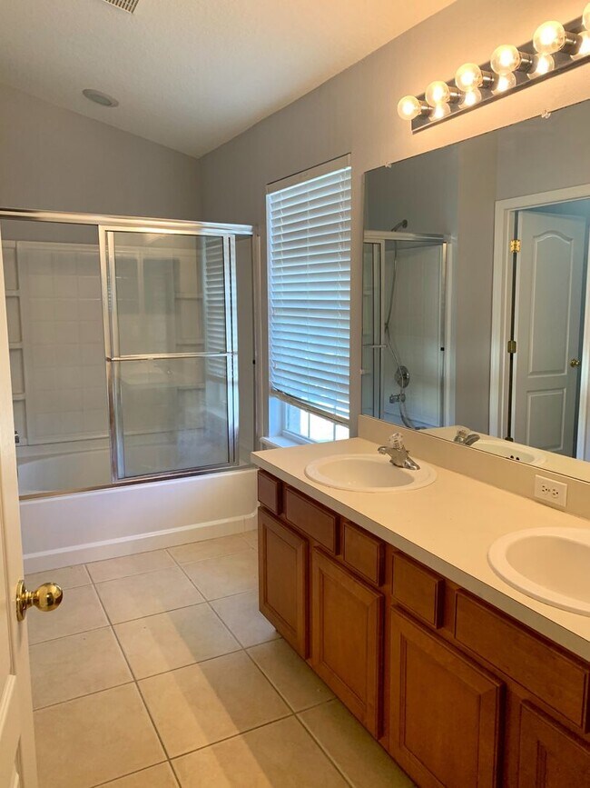 Building Photo - Spacious 2 Bedroom, 2 Bathroom Condo in Harmony