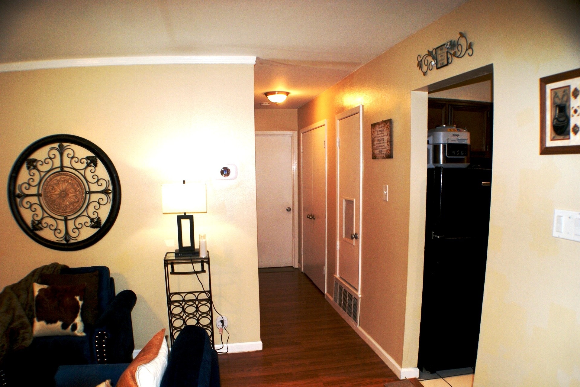 Building Photo - 8702 Village Dr