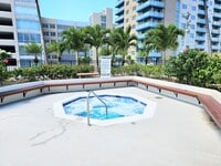 Building Photo - Royal Capitol Place Kakaako 1 Bedroom 1 Ba...