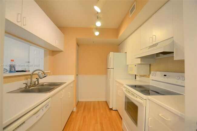 Building Photo - 160 Yacht Club Way