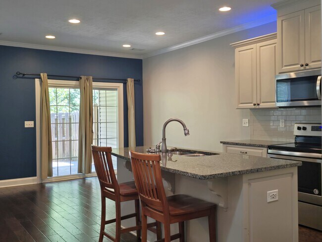 Building Photo - 697 Red Cedar Ct