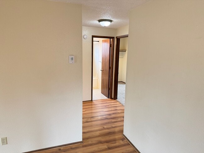 Building Photo - 3 bedroom 2 bath house in a great neighborhood!