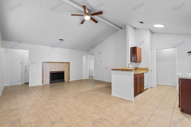 Building Photo - Cute 2/2 Duplex in Fort Worth!