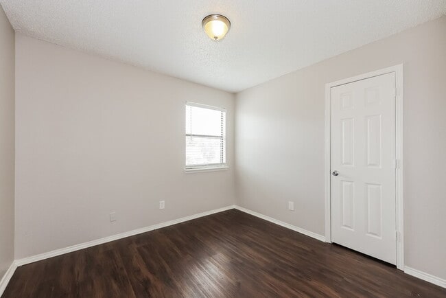Building Photo - 1824 Island View Dr