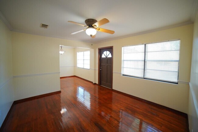 Building Photo - 231 Gaile Ave