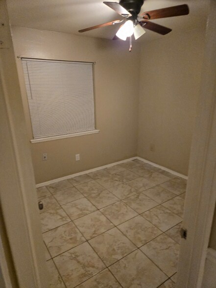 Building Photo - 428 Holy Cross Pl