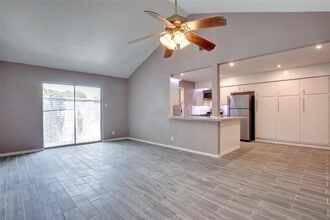 Building Photo - 1301 Thornridge Rd