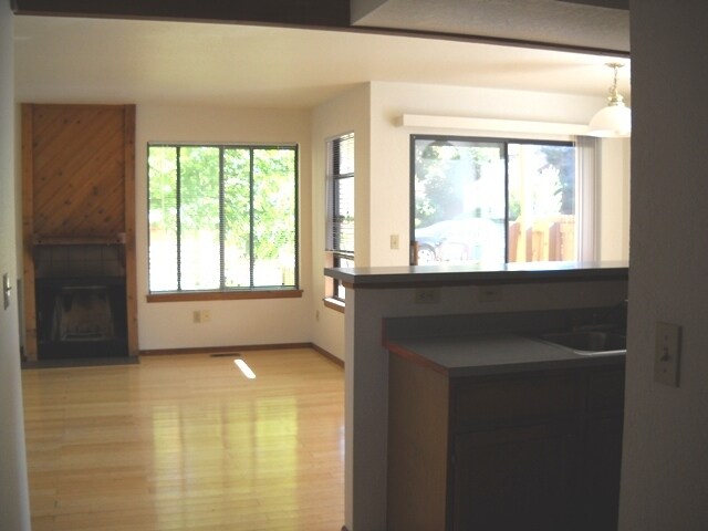 Primary Photo - North Boulder Townhome, 1 Car Garage, Wood...