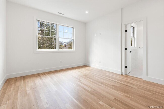 Building Photo - 35 Summit Ave