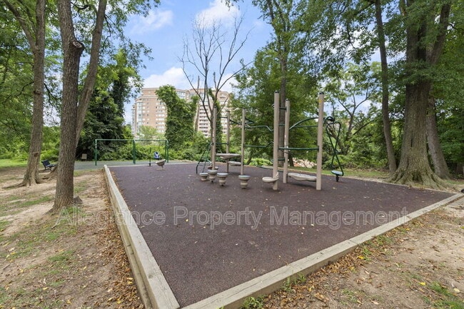 Building Photo - 3312 S 28th St