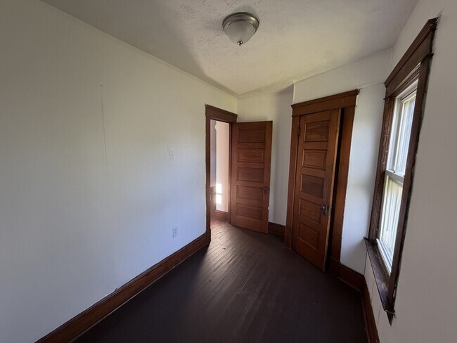 Building Photo - 2958 E 71st St