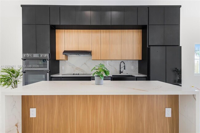 Building Photo - 2975 SW 15th St