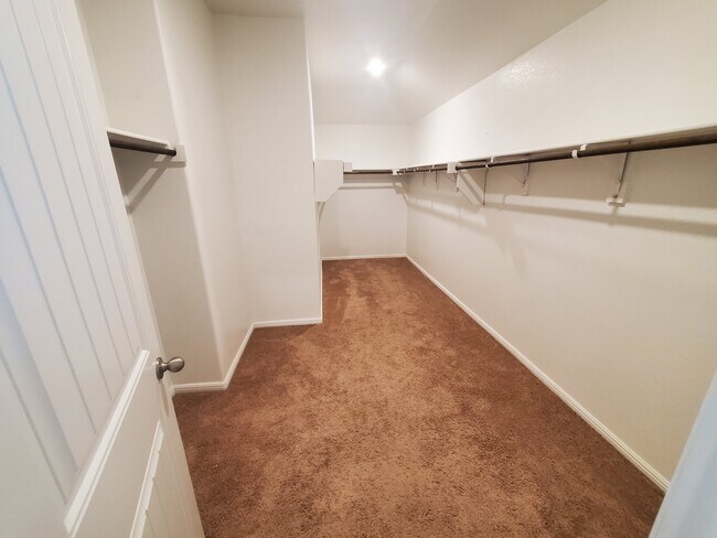 Building Photo - 248 Crowfoot Dr