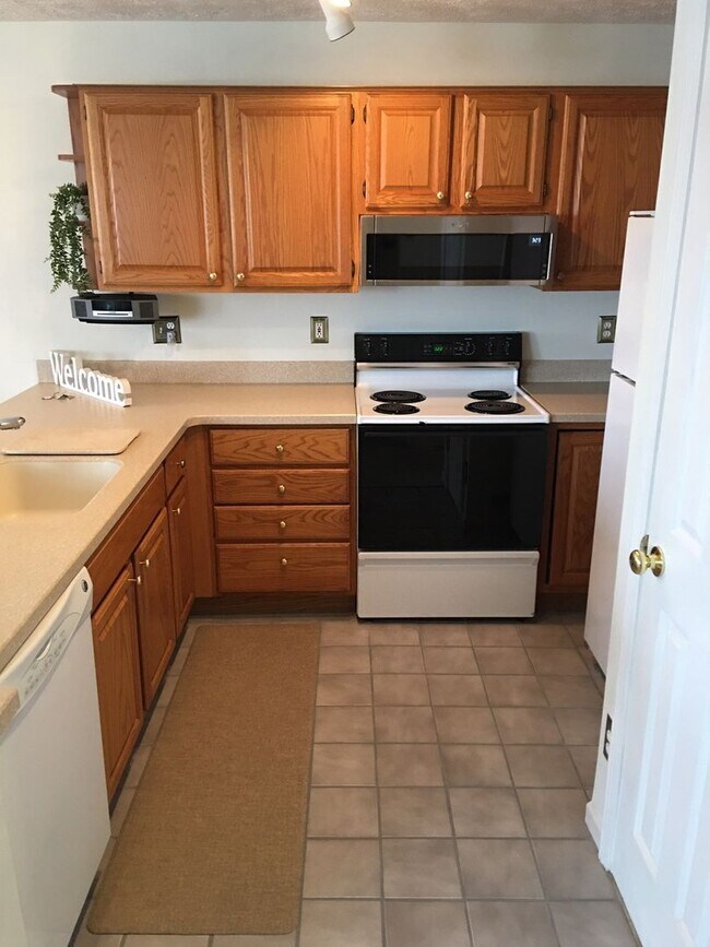 Building Photo - Furnished-Bay Views- Long Term!