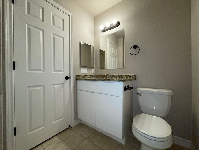 Building Photo - MOVE IN SPECIAL!!! Town home for rent