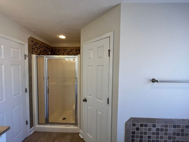 Building Photo - Discover the Perfect Blend of Comfort and Convenience