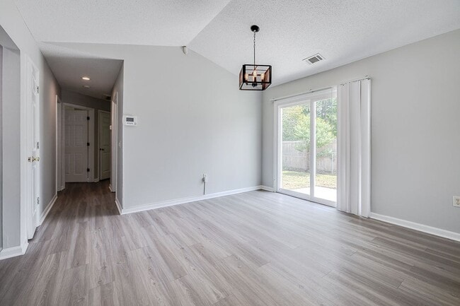 Building Photo - Spacious 3 Bedroom Home with Garage & Large Fenced Yard in Rincon