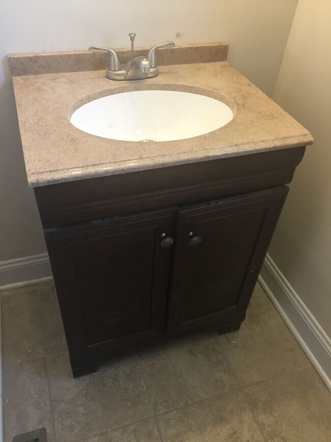 Building Photo - EXTREMELY SPACIOUS AND REMARKABLY REMODELED NORTHSIDE HOME- AVAIL NOW!