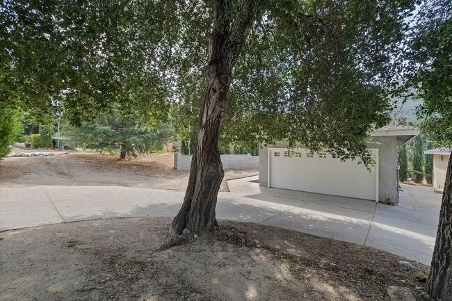 Building Photo - 39220 San Francisquito Canyon Rd