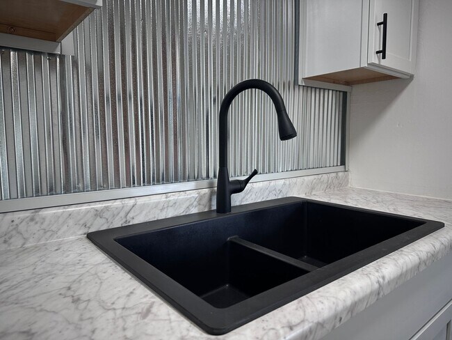 Building Photo - 303 Weston Ave