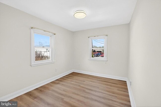 Building Photo - 1870 Yakona Rd