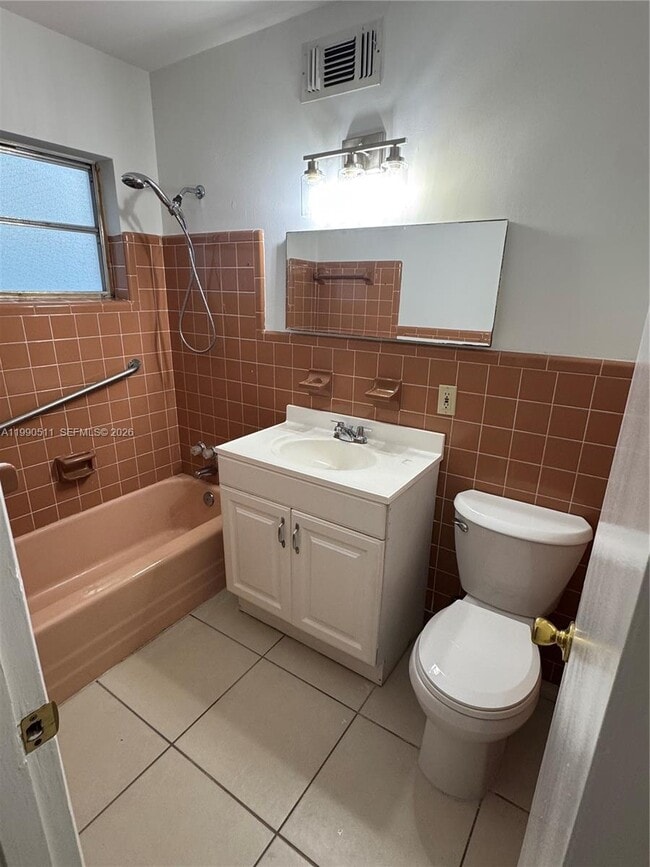 Building Photo - 121 NE Prima Vista Blvd