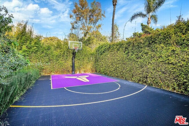 Building Photo - 11364 Sunset Blvd