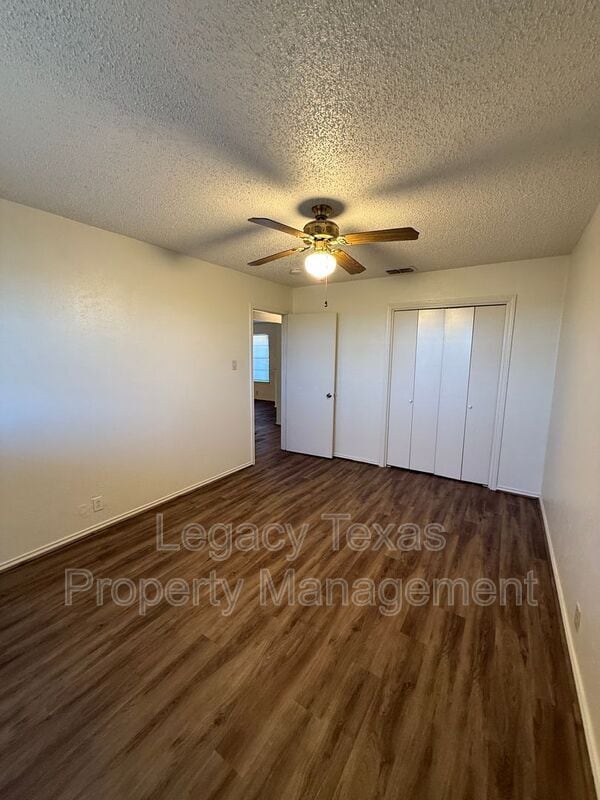 Building Photo - 1118 N Nolan River Rd