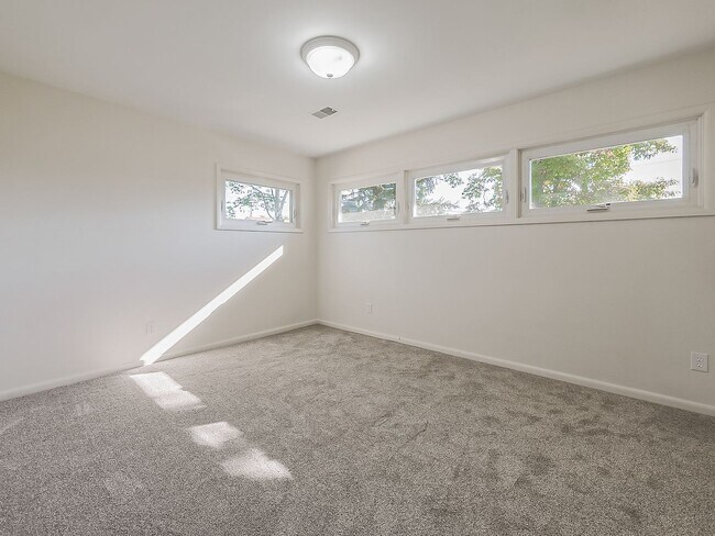 Building Photo - Freshly Updated 3-Bedroom Home in Farmington Hills!