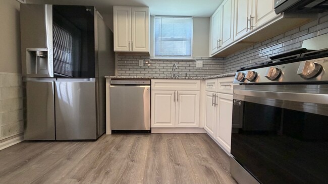 Building Photo - 4548 Rosemarie Dr